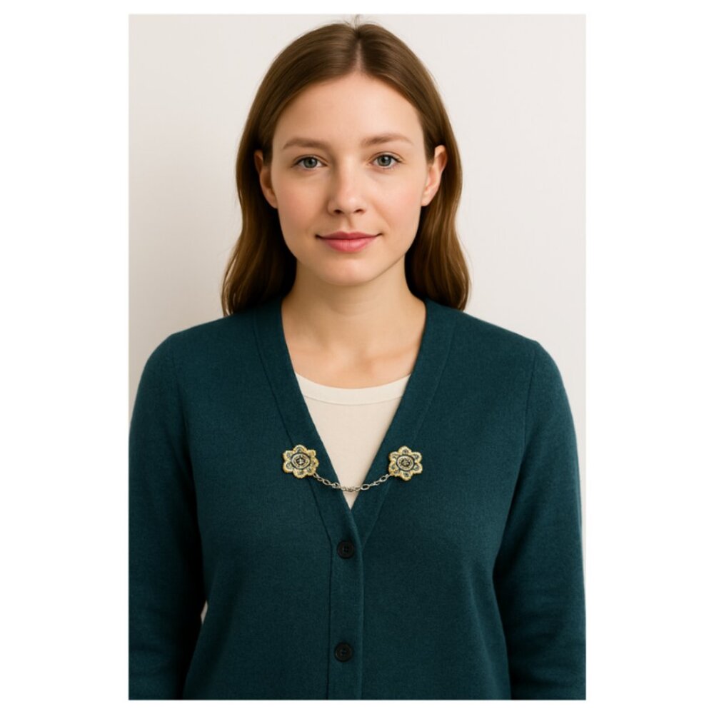 Dainty Flower Sweater Clip | Vintage-Inspired Floral Cardigan Guard - Picture 4 of 10